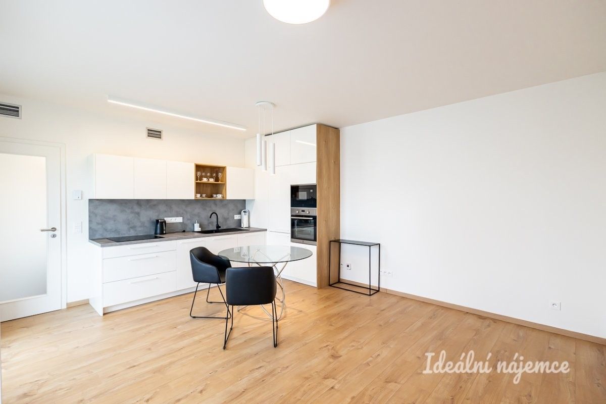 Pronájem byt 1+kk - U plynárny, Praha, 37 m²