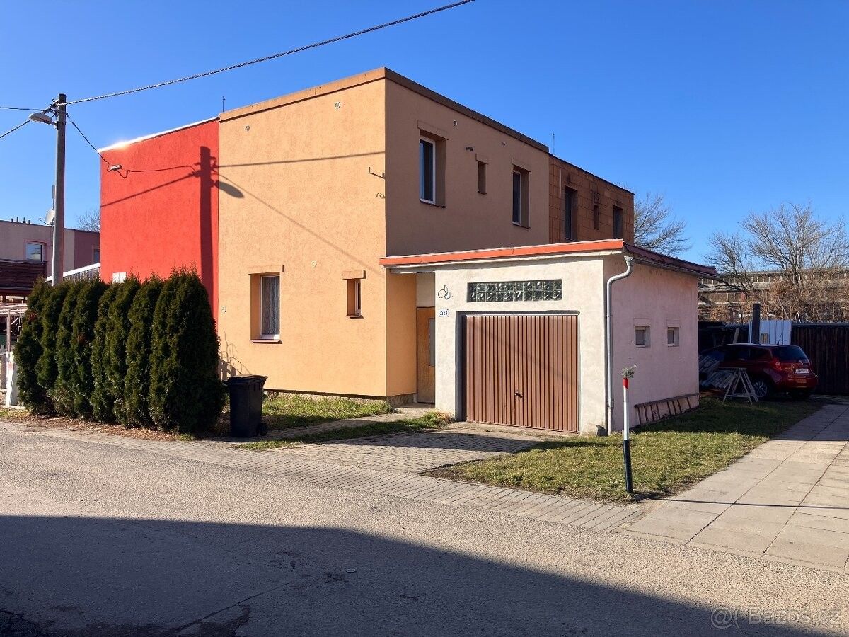 Rodinné domy, Otrokovice, 765 02 - 1