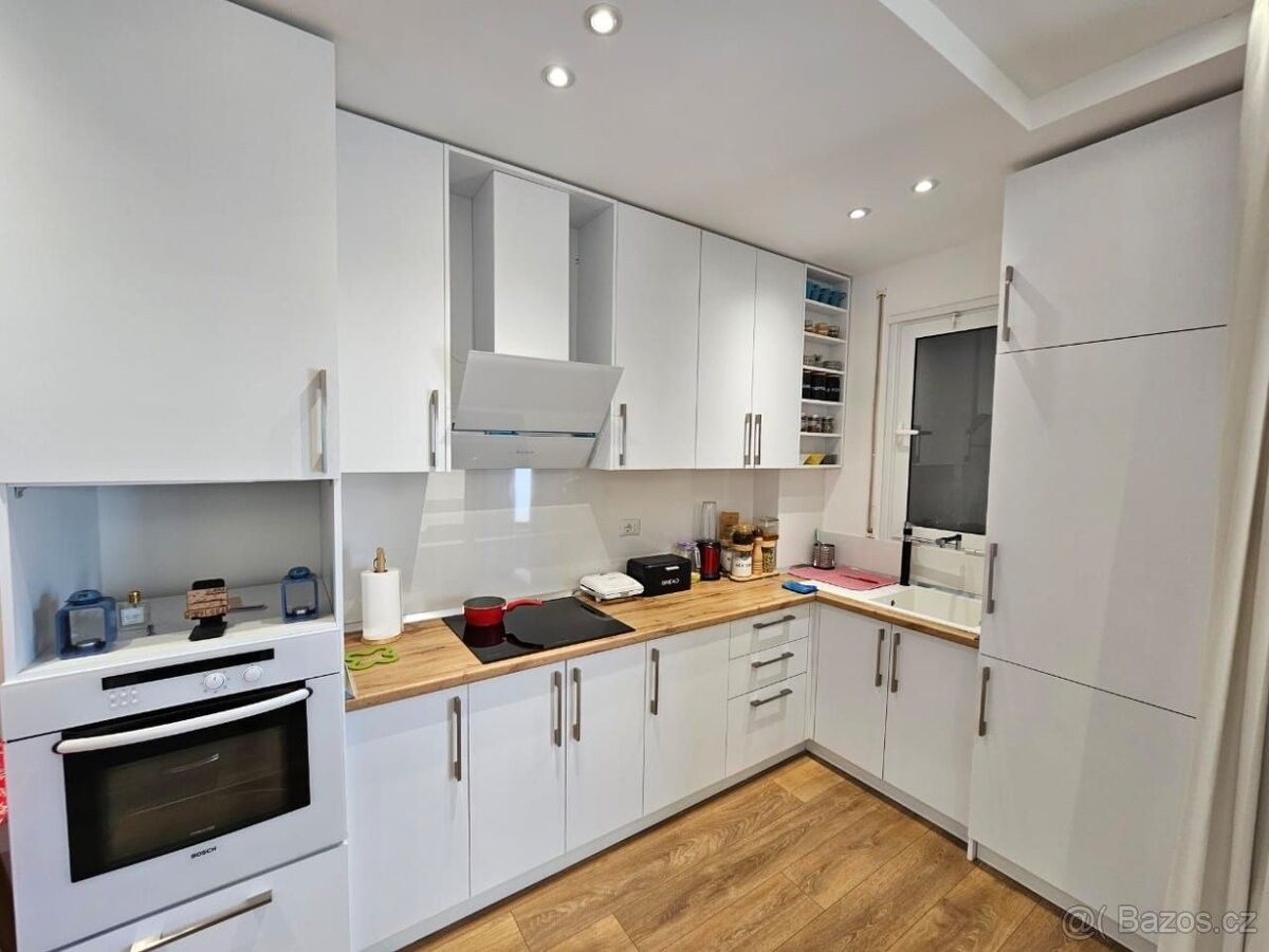 Byty, 987 66, Zahraničí