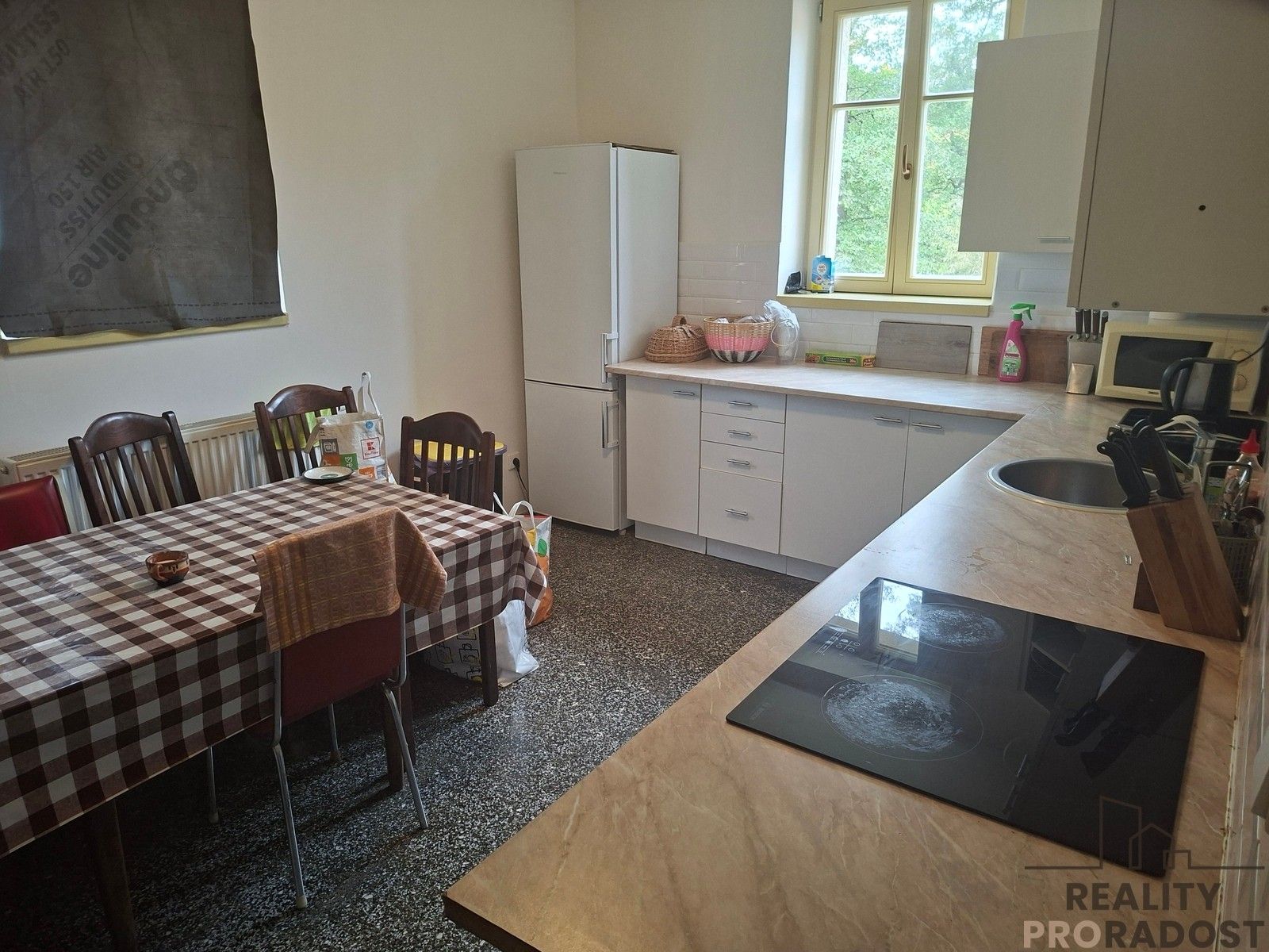 Pronájem byt 2+1 - Běloky, 100 m²