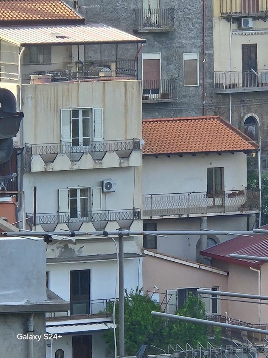 Rodinné domy, 987 66, Zahraničí