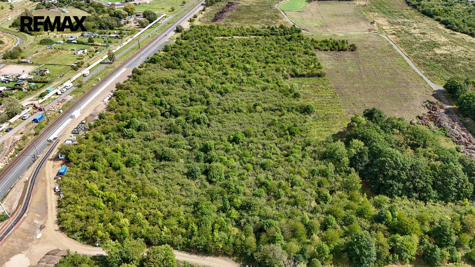 Les, 14 938 m²