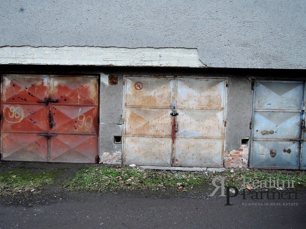 Garáže, Ostrava, 708 00