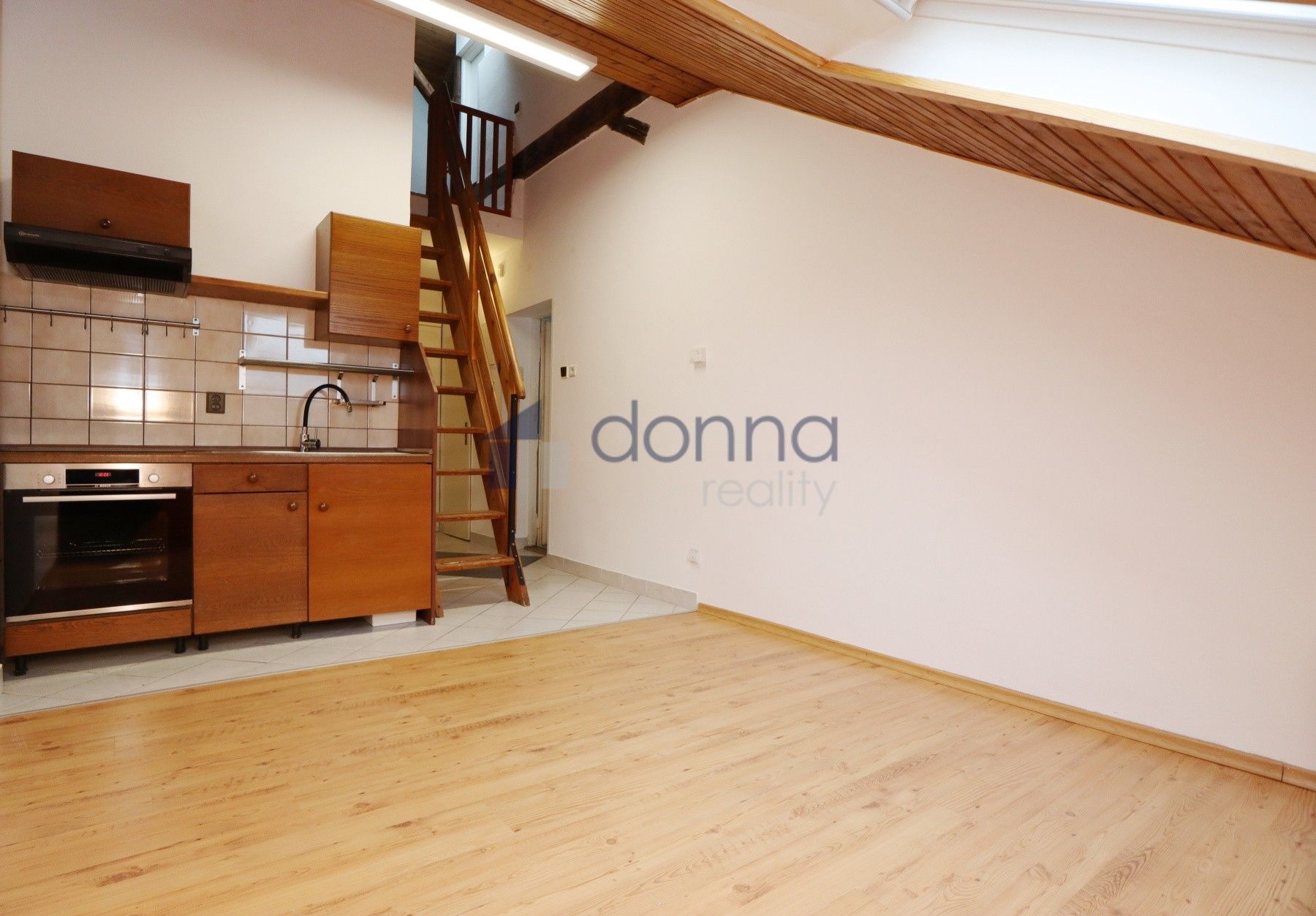 Pronájem byt 2+kk - Nad Královskou oborou, Praha, 35 m²