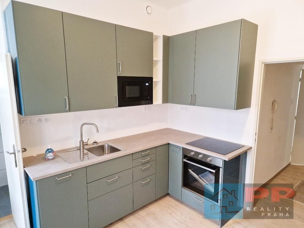 3+1, Jinonická, Praha, 75 m²