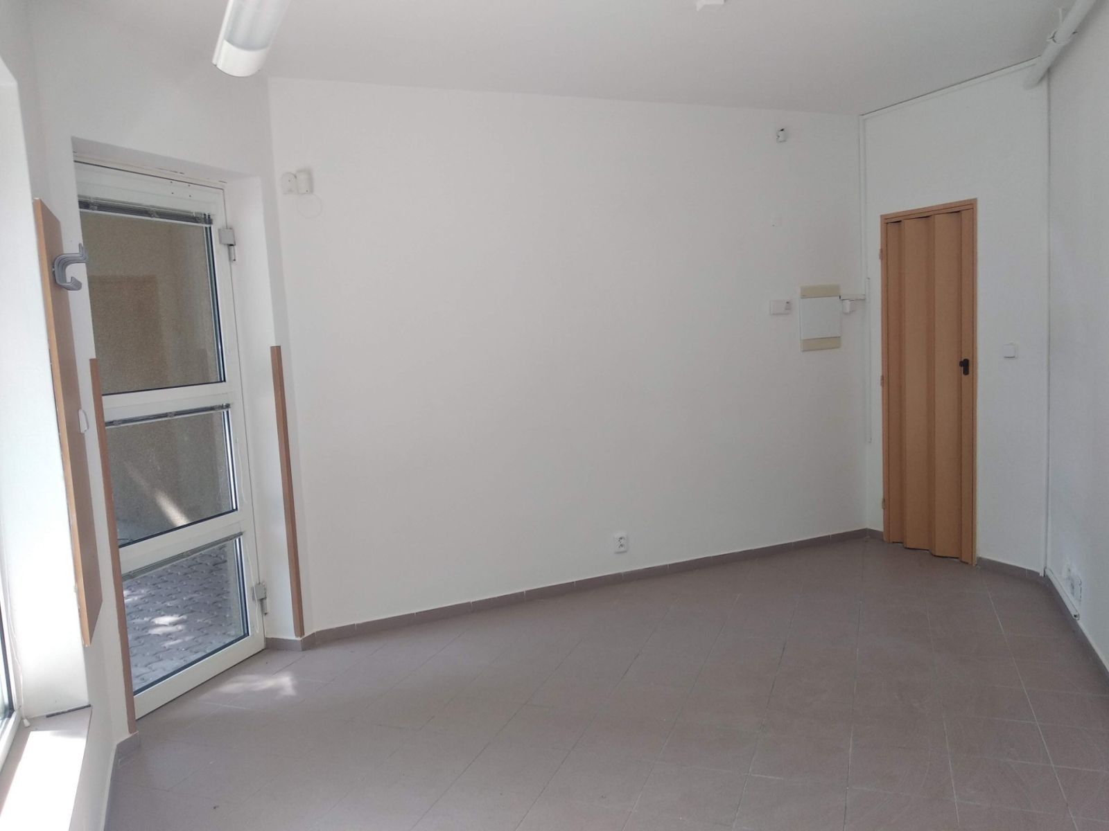 Obchodní prostory, Fialová, Brno - Řečkovice, Jihomoravský kraj, 17 m² - 2