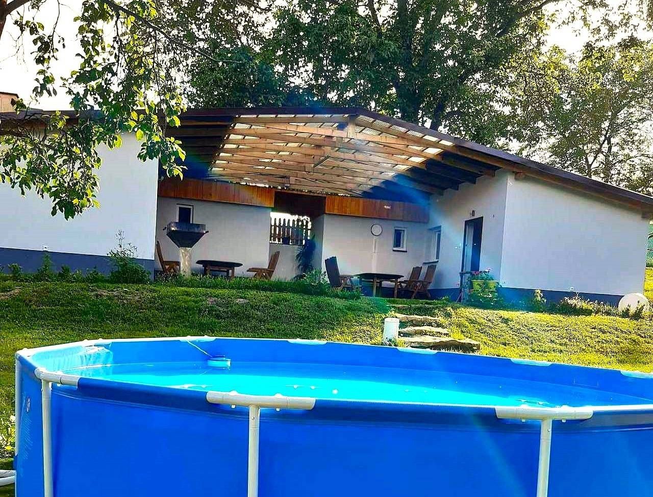 Chaty, Chvalkovice - Malá Bukovina u Chvalkovic, Královéhradecký kraj - 1
