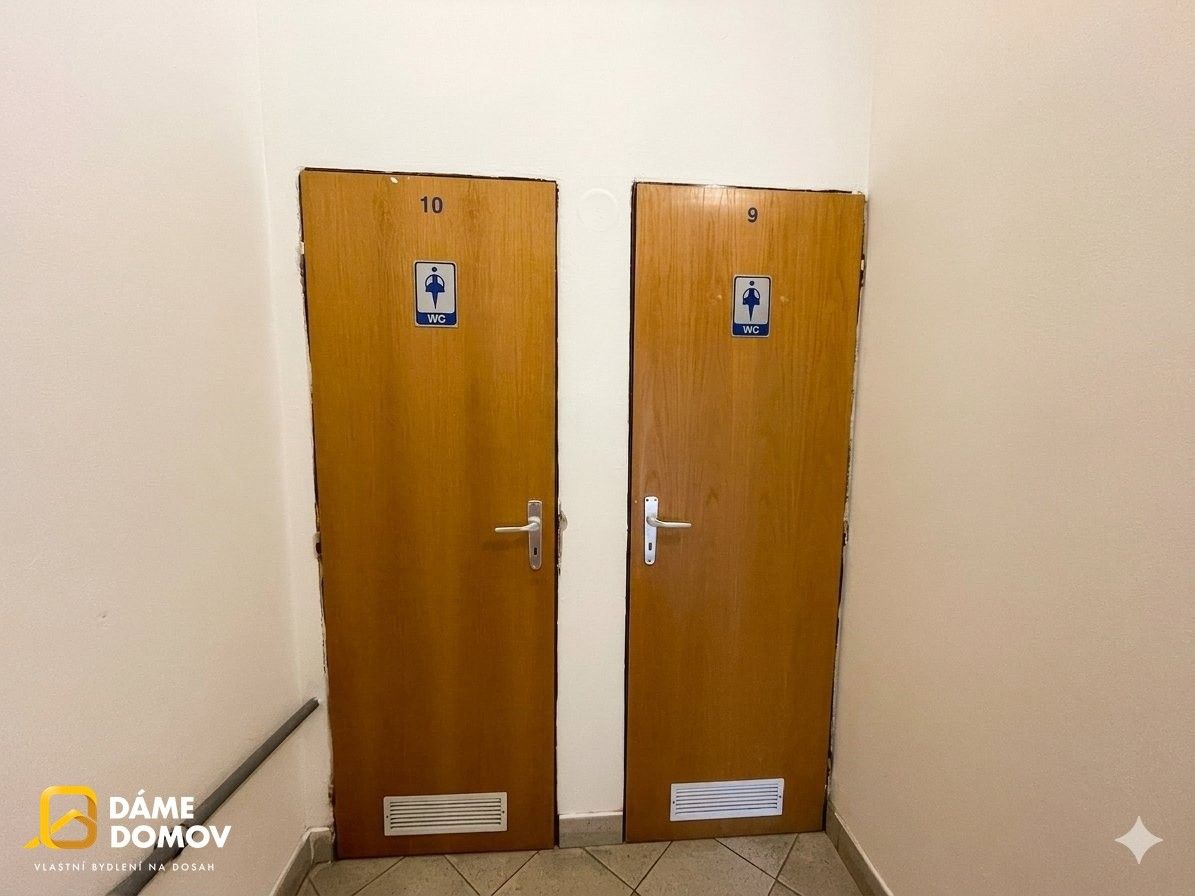 Pronájem obchodní prostory - Masarykovo nám., Hodonín, 20 m² - 5