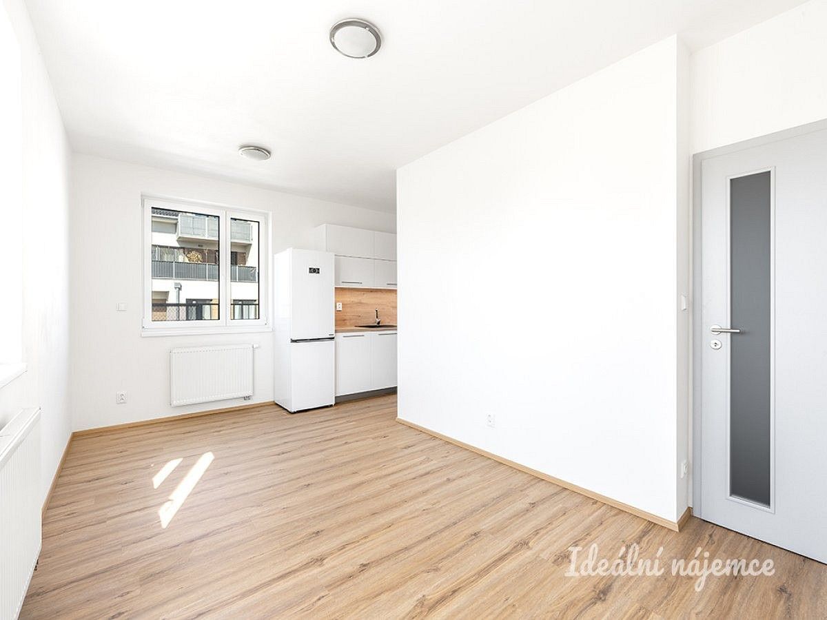 Byt 2+kk · 45 m² · Praha - Sobín, okres Praha 17, Hlavní město Praha - 3