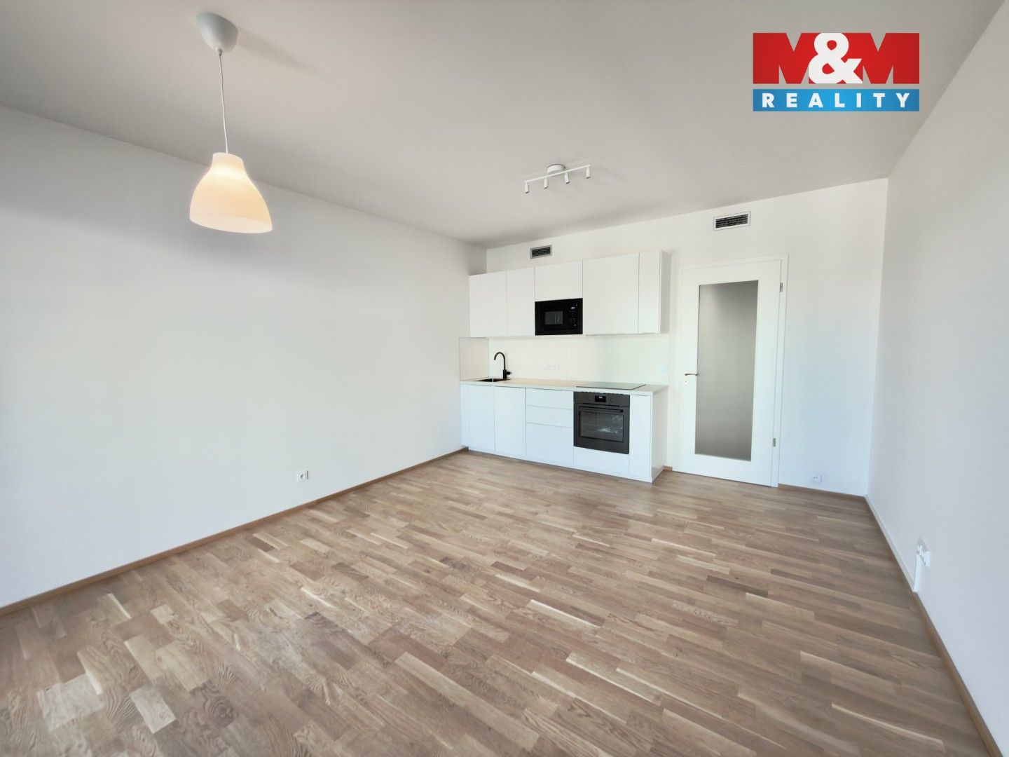 Pronájem byt 1+kk - Mezi vodami, Praha, 30 m²