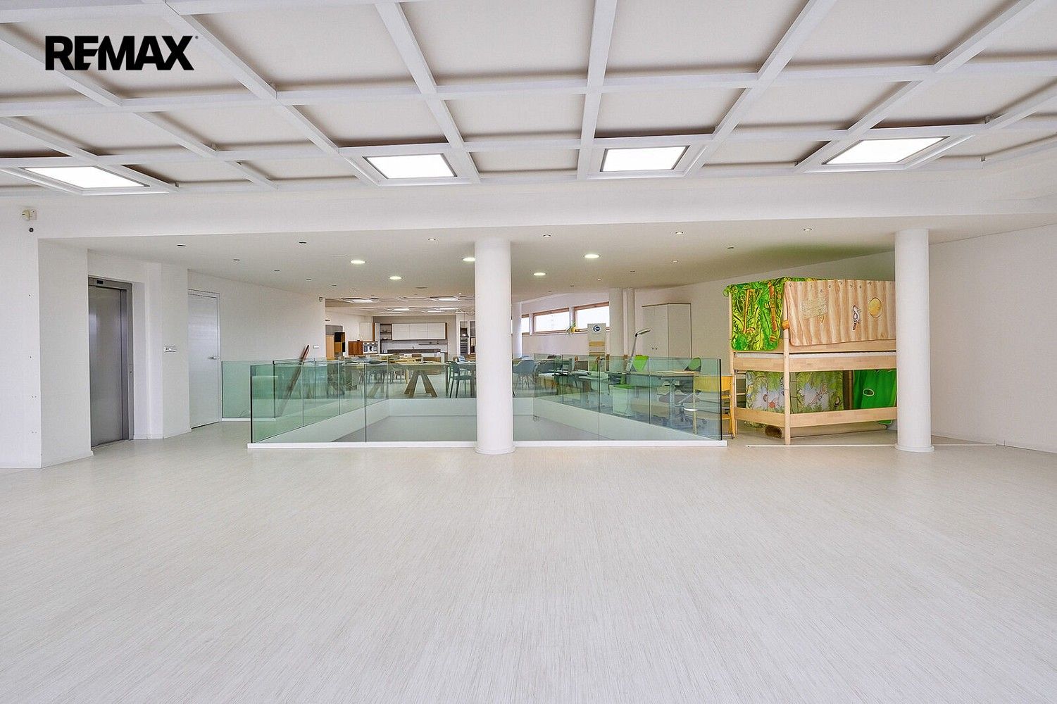Obchodní prostory · 97 m² · Praha - Třebonice, okres Praha 17, Hlavní město Praha - 4