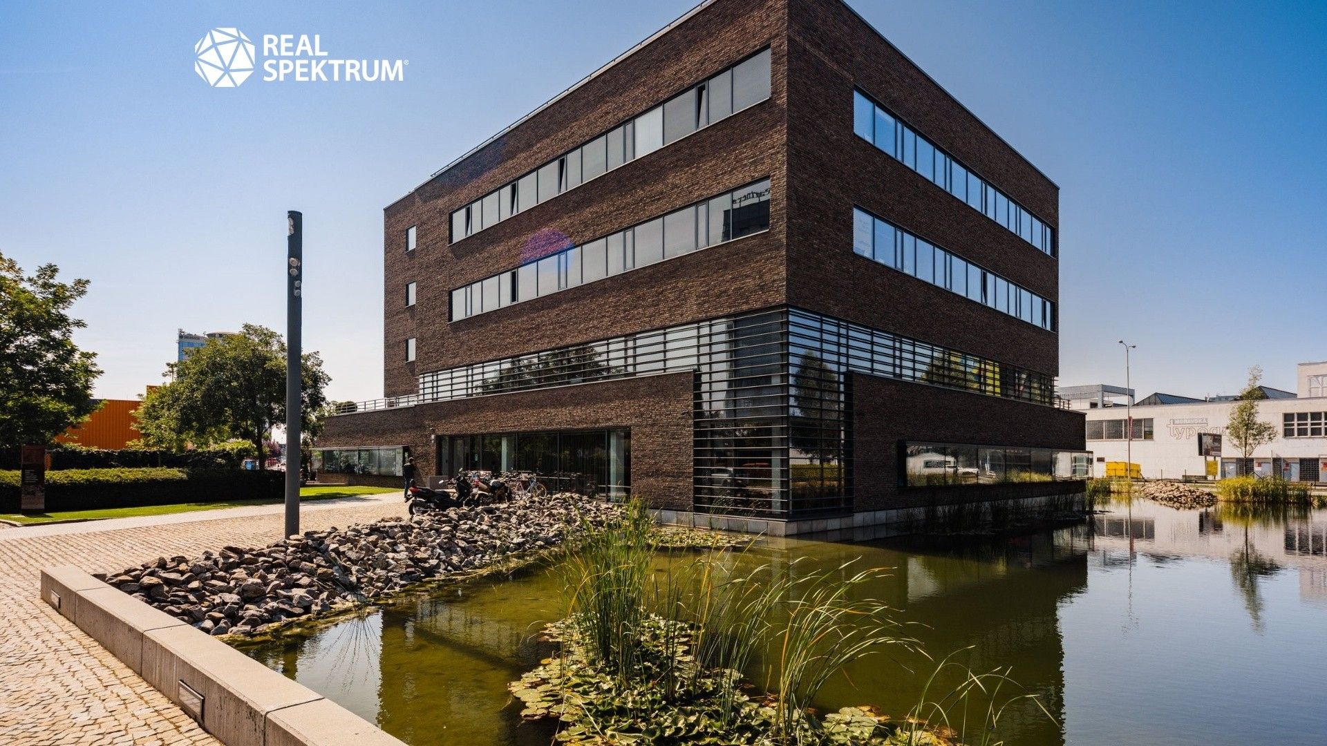 Pronájem kancelář - Holandská, Brno, 872 m²