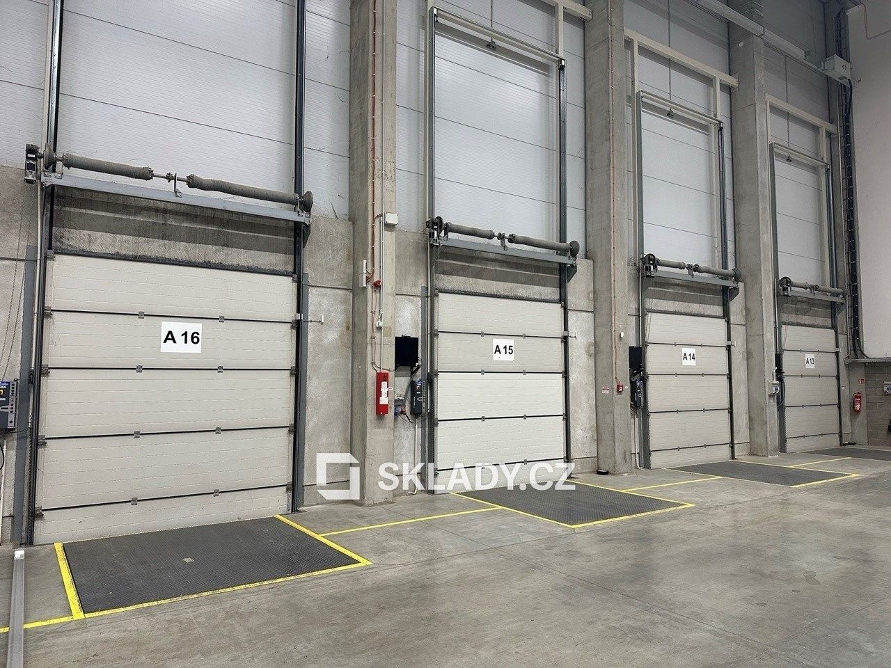 Sklady, Kozomín, 2 m²