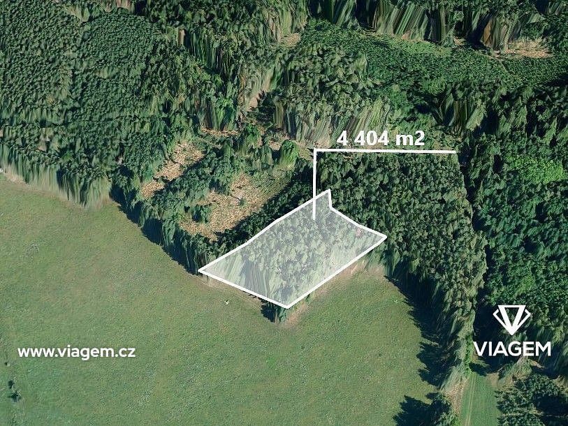 Les, 978 m²