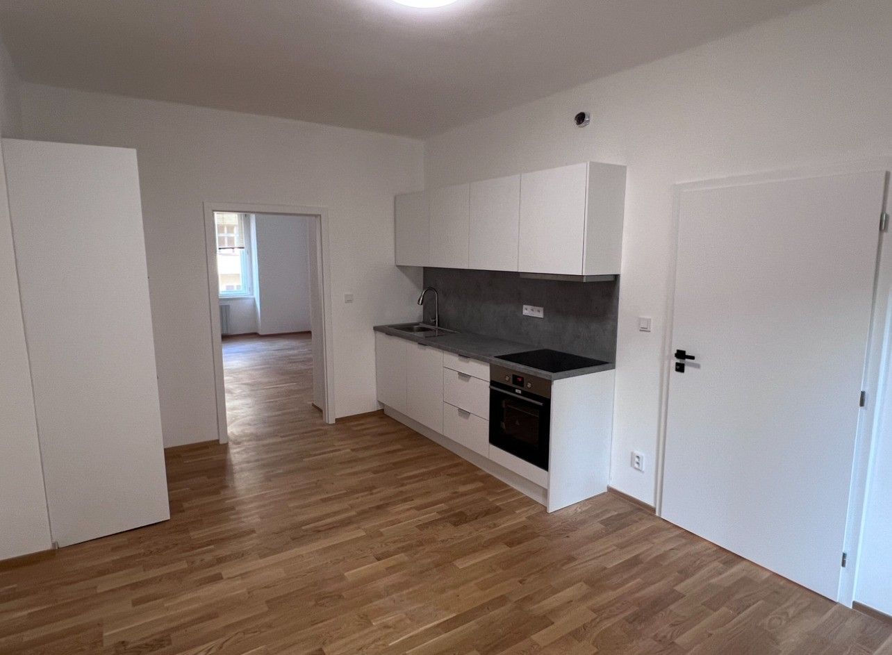 2+kk, Národní obrany, Praha, 55 m²