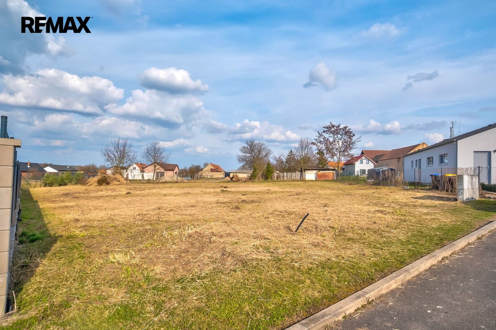 Pozemky pro bydlení, Hrobce, 1 104 m² - 1