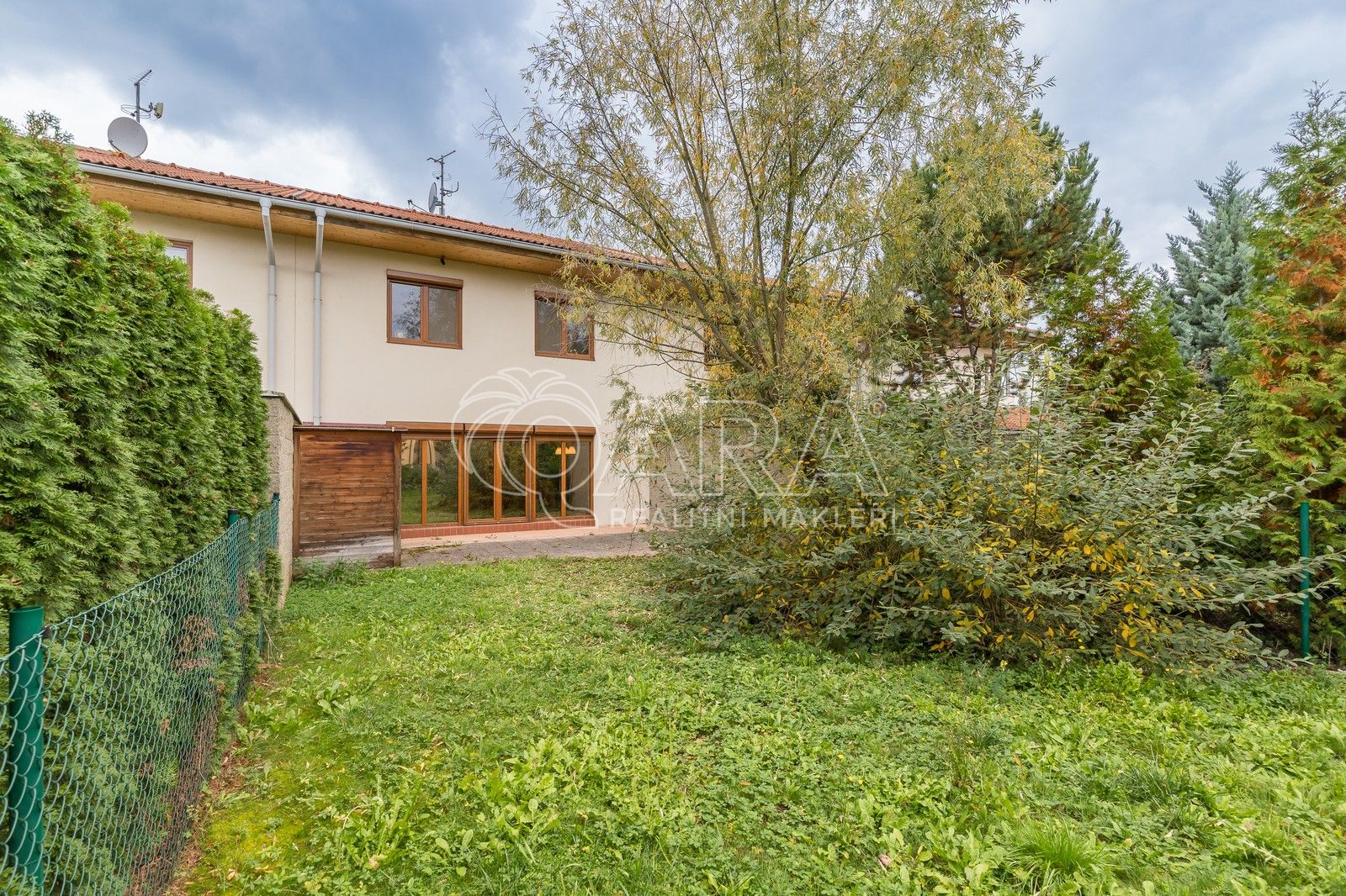 Rodinné domy, Lomená, Zbuzany, 162 m²