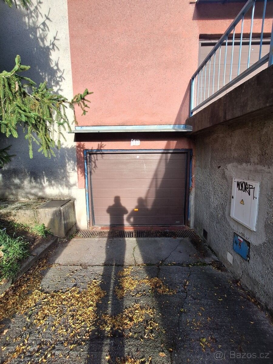 Garáže, Karlovice, 763 02