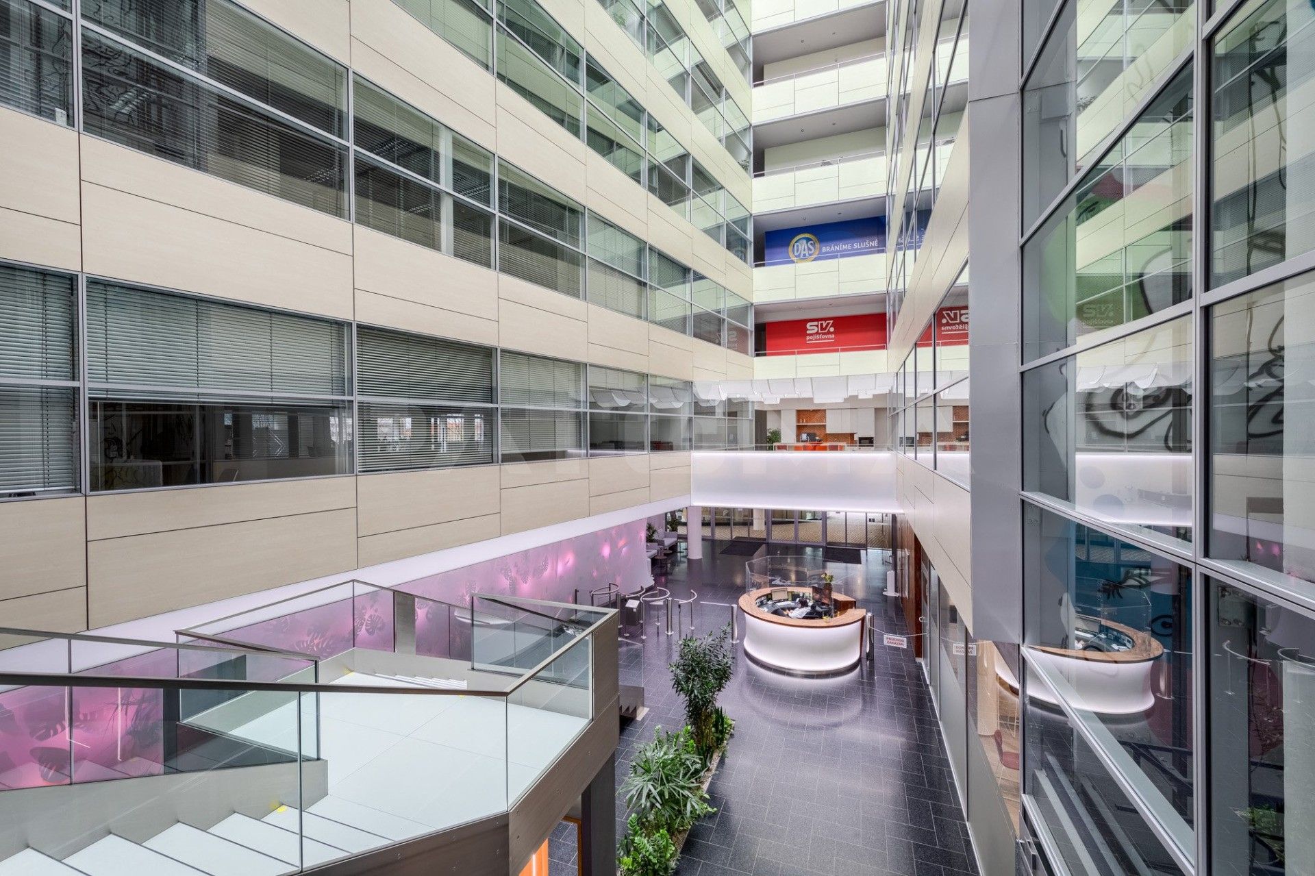 Pronájem kancelář - Vyskočilova, Praha, 743 m²