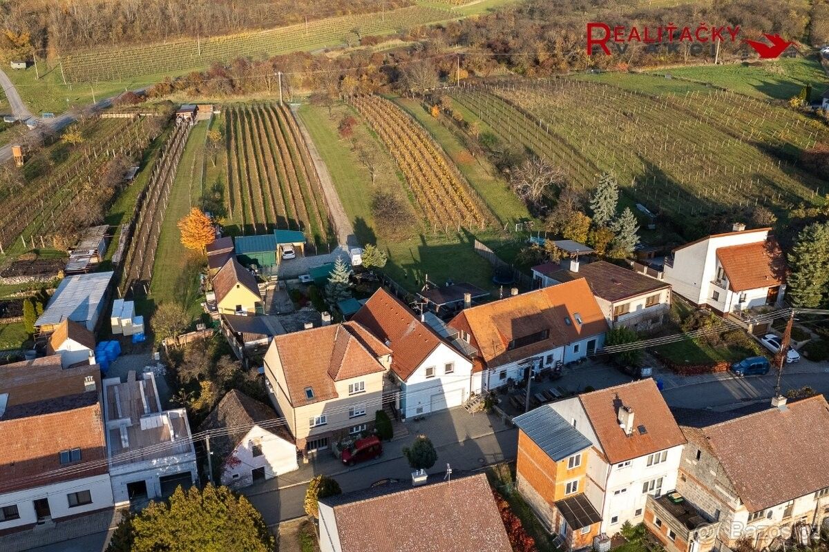 Prodej rodinný dům - Perná, 691 86