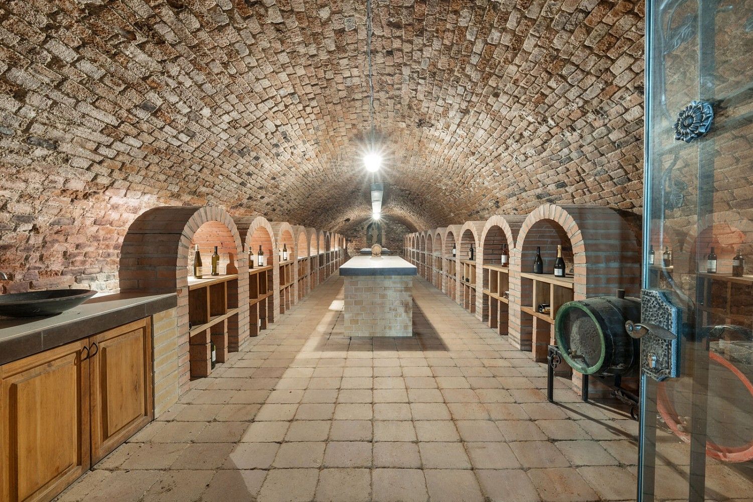 Ubytovací zařízení · 1 000 m² · Hustopeče, okres Břeclav, Jihomoravský kraj - 3