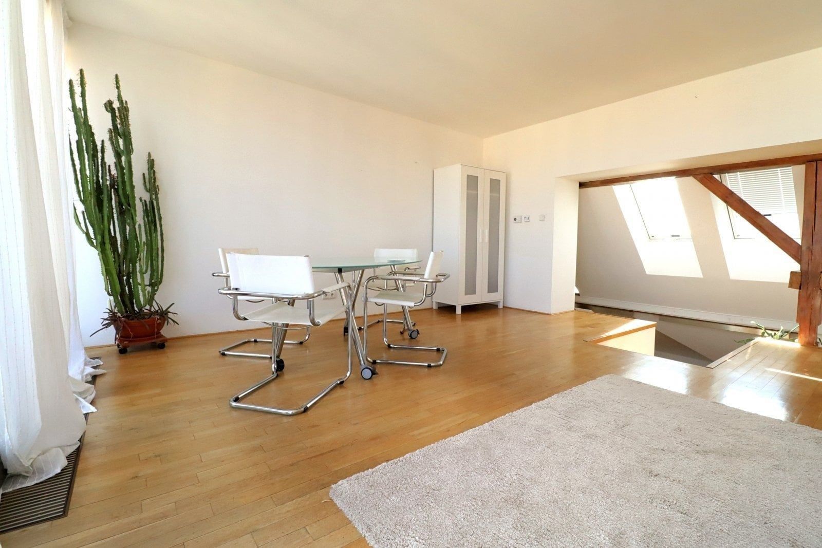 Byt 2+kk · 70 m² · U garáží, Praha - Holešovice - 4