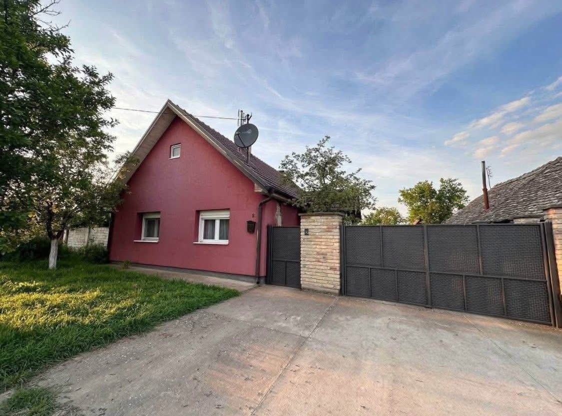 Rodinné domy, 987 66, Zahraničí