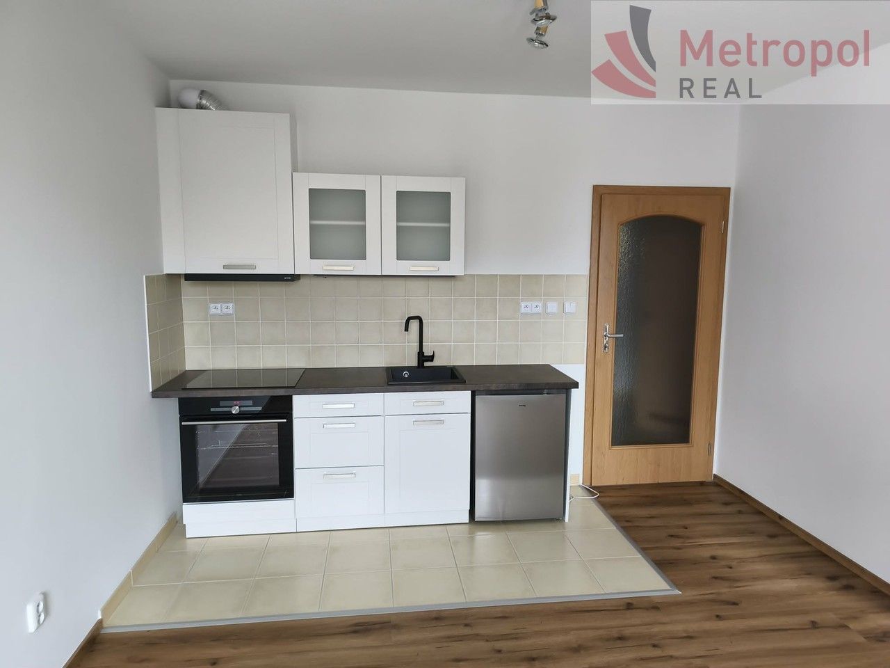 Pronájem byt 2+kk - Mezi Mosty, Pardubice, 32 m²