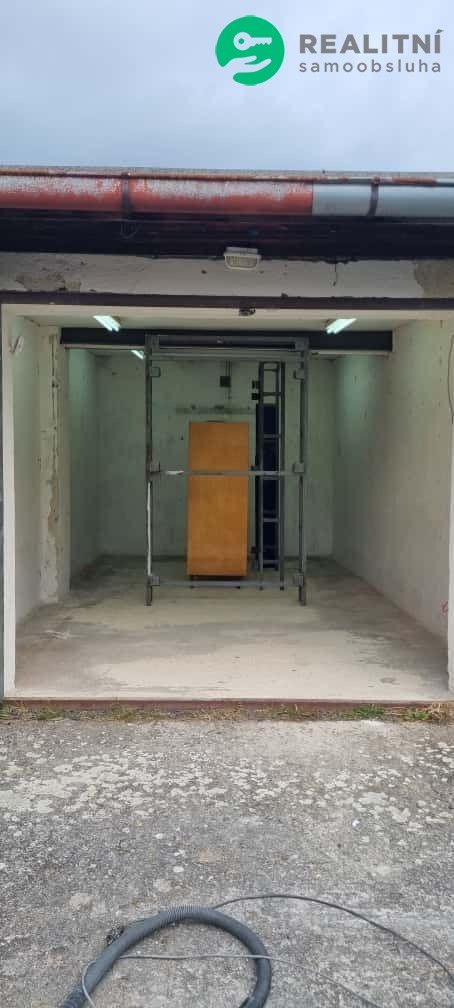 Garáže, Nová Role, 362 25