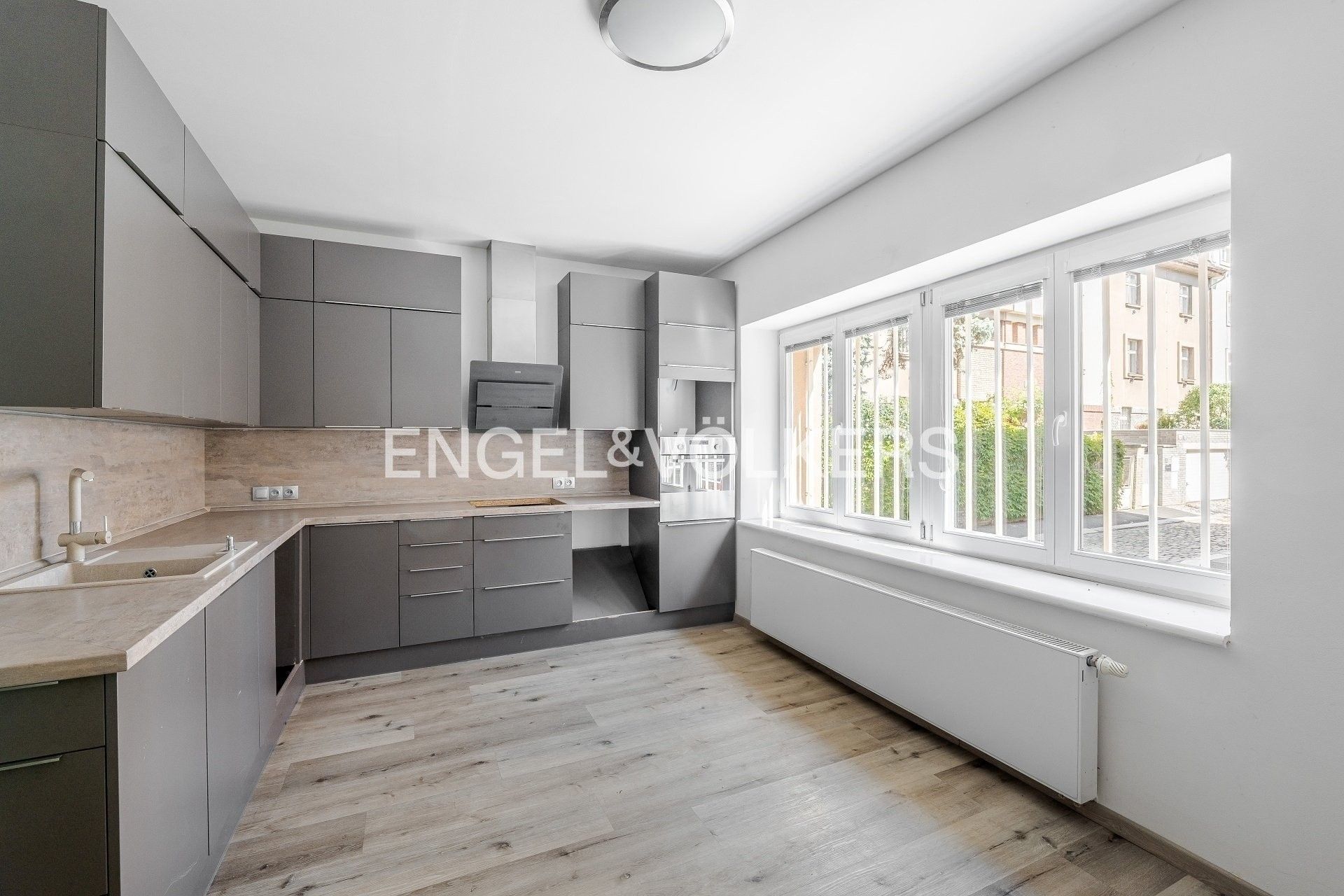 Rodinný dům · 265 m² · Květná 2086, Praha Vinohrady - 3