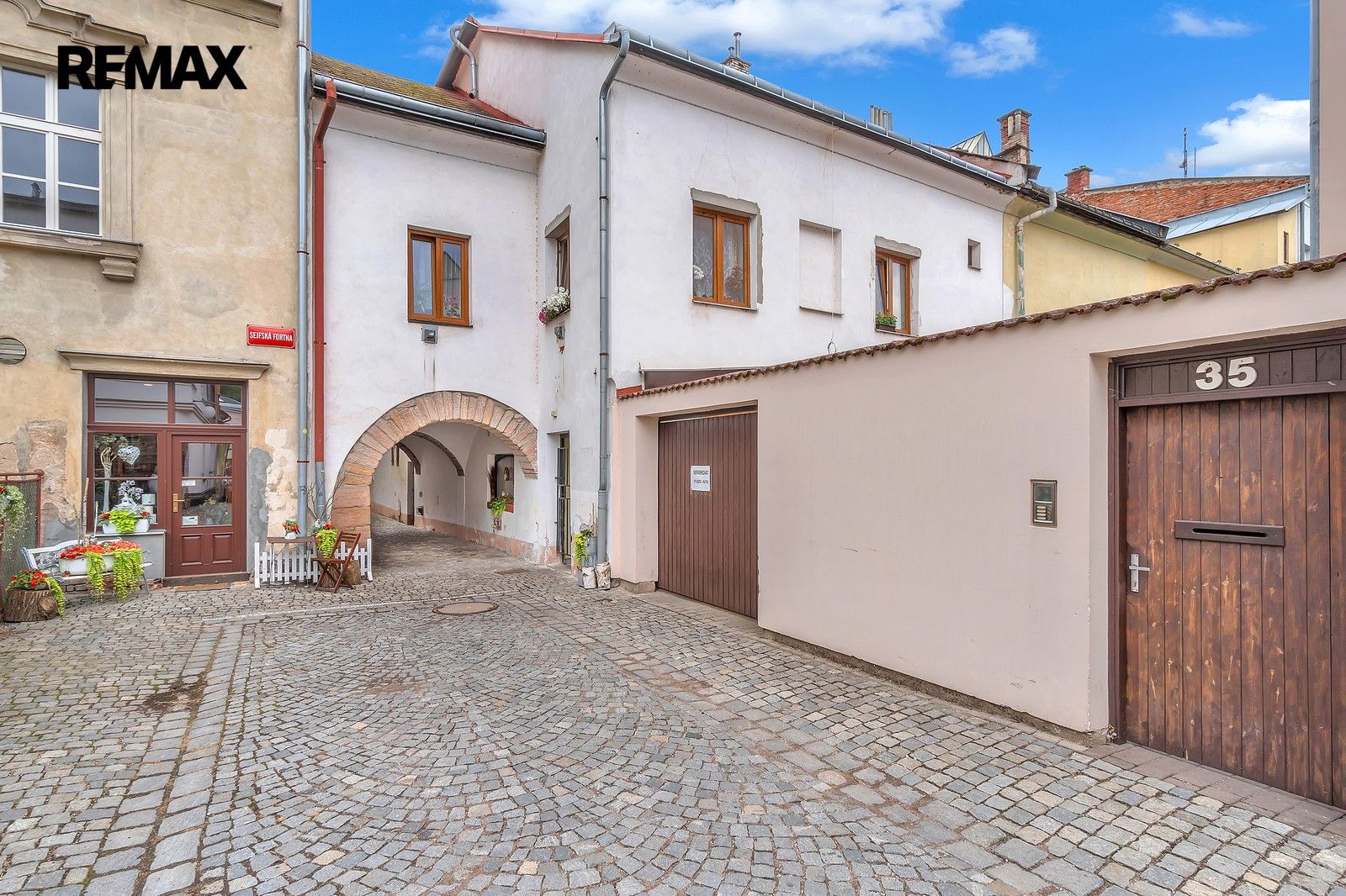 Činžovní domy, Náměstí 23, Hostinné, 420 m² - 2