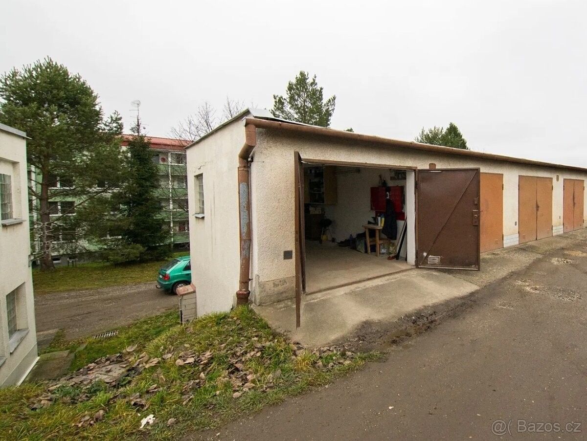 Garáže, Bojkovice, 687 71