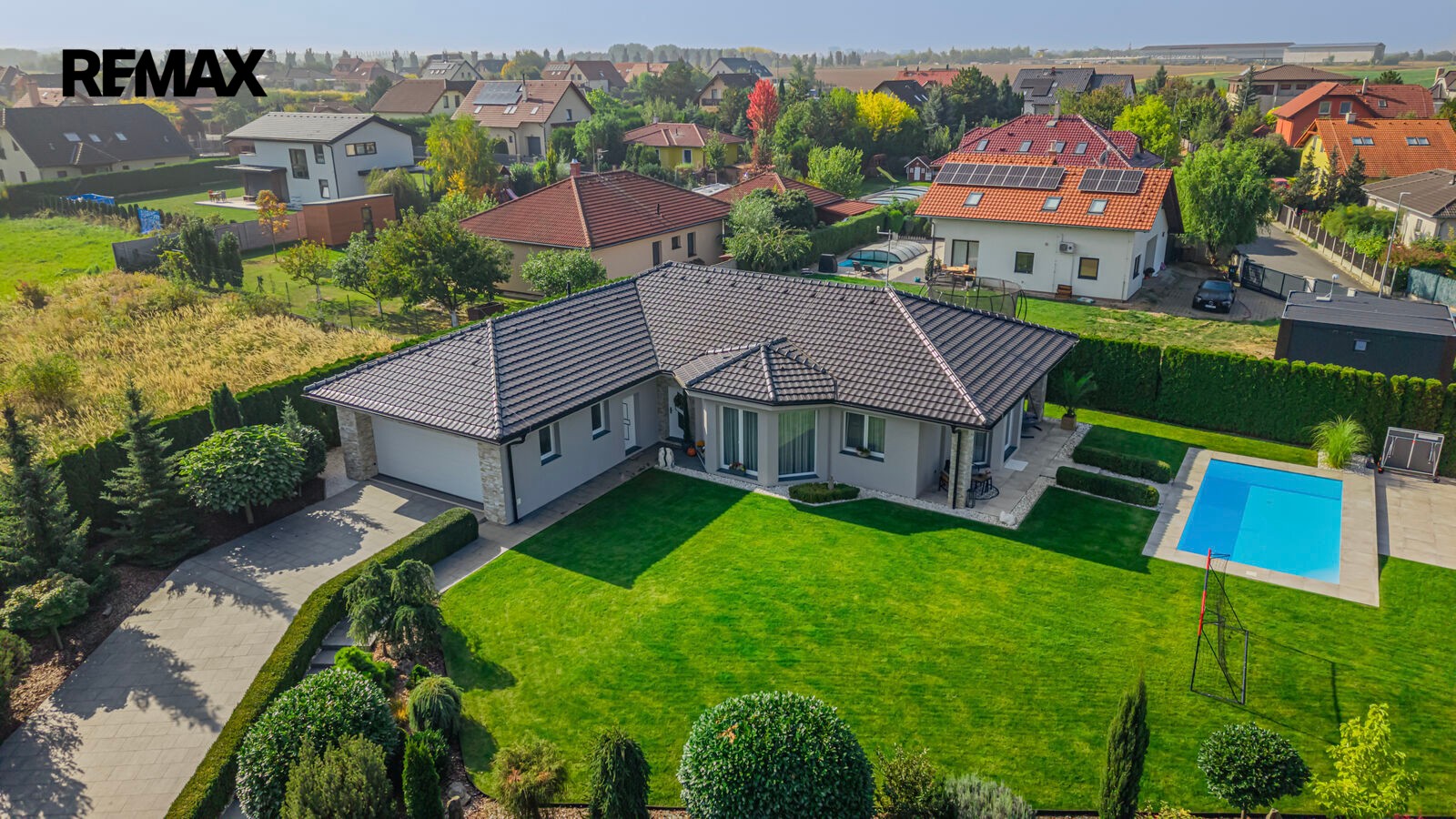Rodinné domy, Zlatá, 182 m² - 1