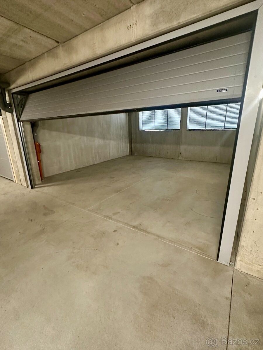 Garáže, Brno, 619 00