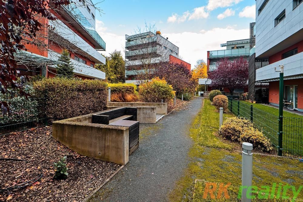 4+kk, Kolejní, Praha, 123 m²