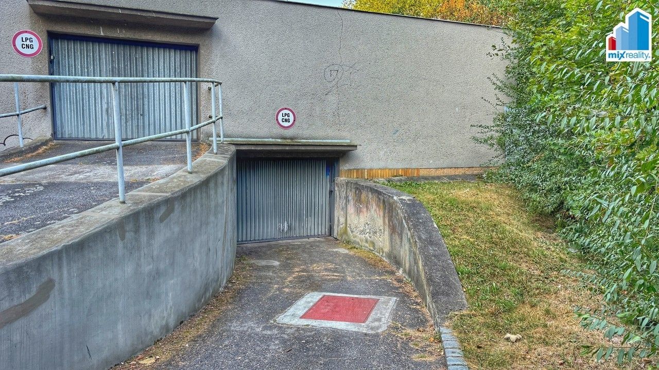 Pronájem garáž - Karla Vokáče, Plzeň, 15 m²