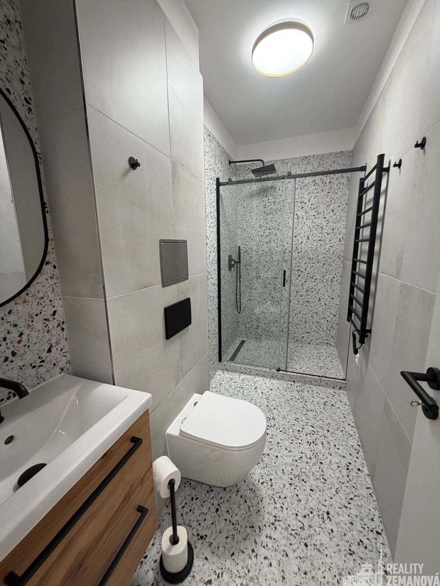 Byt 2+kk · 49 m² · Petrohradská, Praha - 3