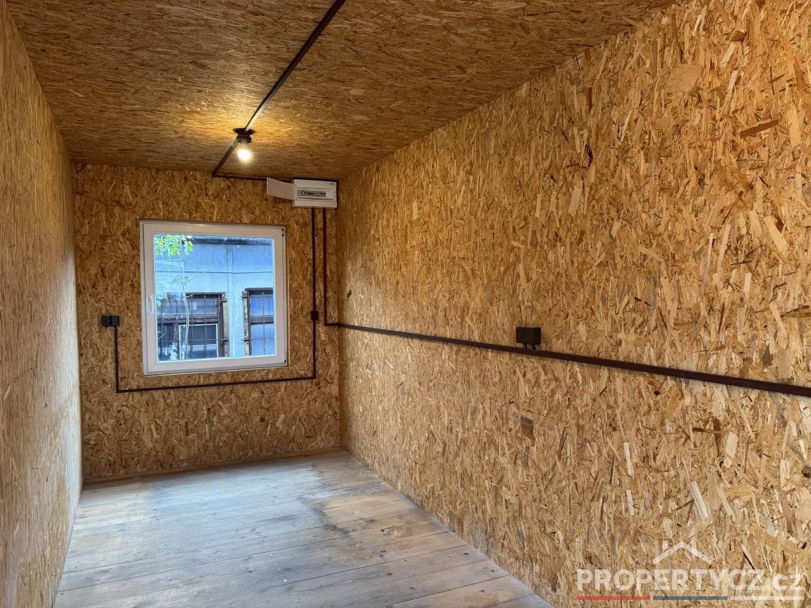 Pronájem sklad - K Žižkovu, Praha, 14 m²