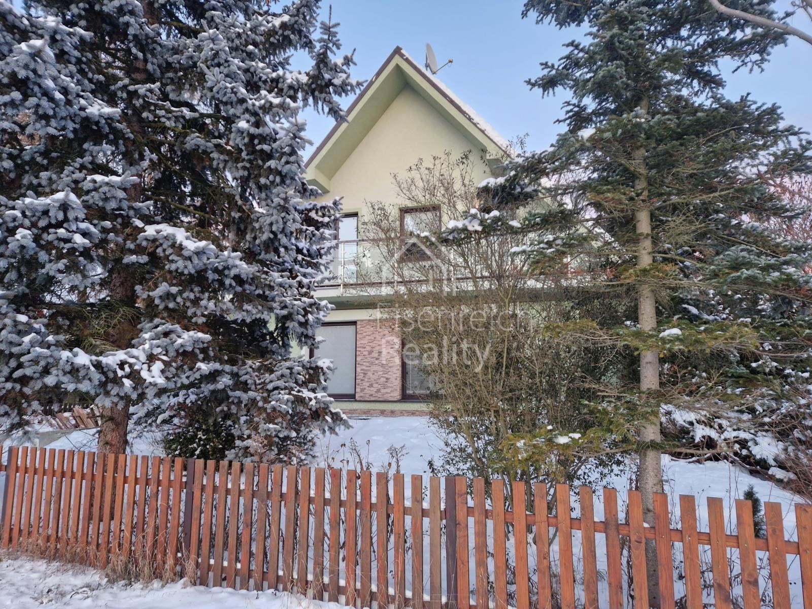 Pronájem rodinný dům - K Potoku, Hradec Králové, 270 m²