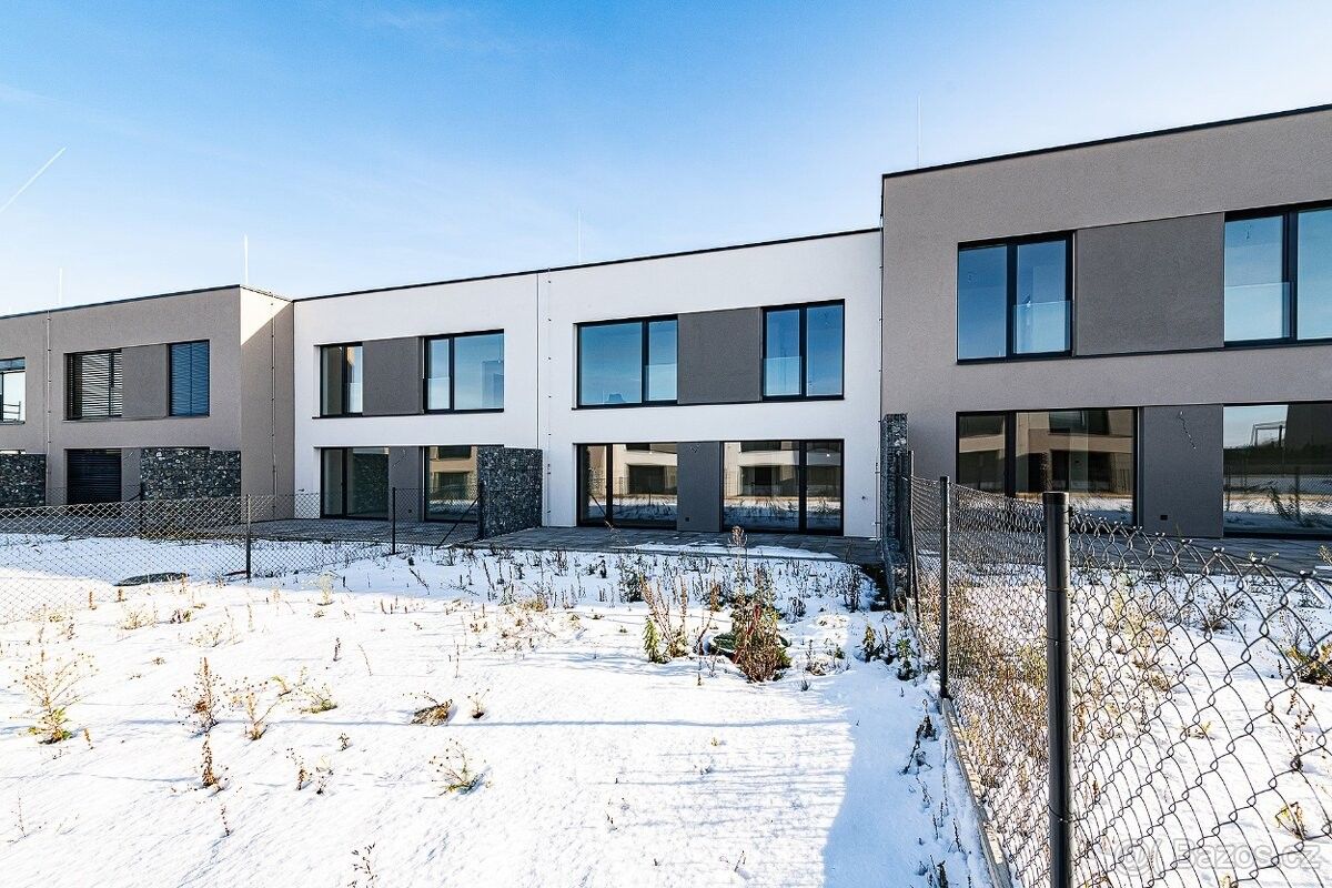 Rodinné domy, Sibřina, 250 84