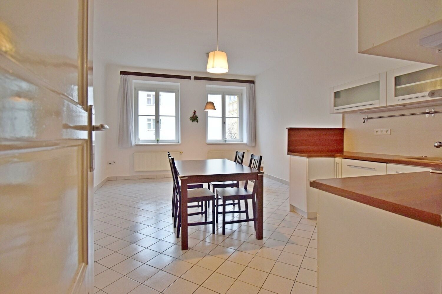 Pronájem byt 2+kk - Lucemburská, Praha, 63 m²