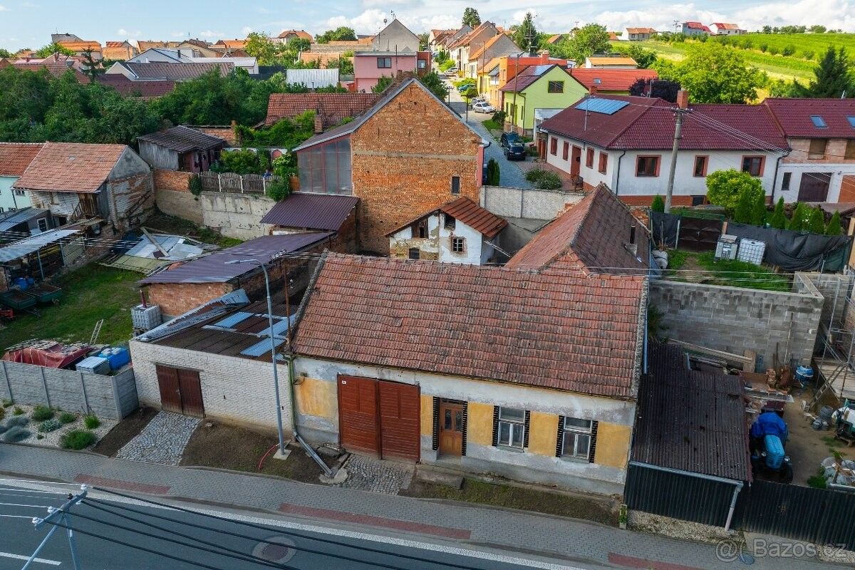 Prodej pozemek pro bydlení - Čejkovice, 696 15