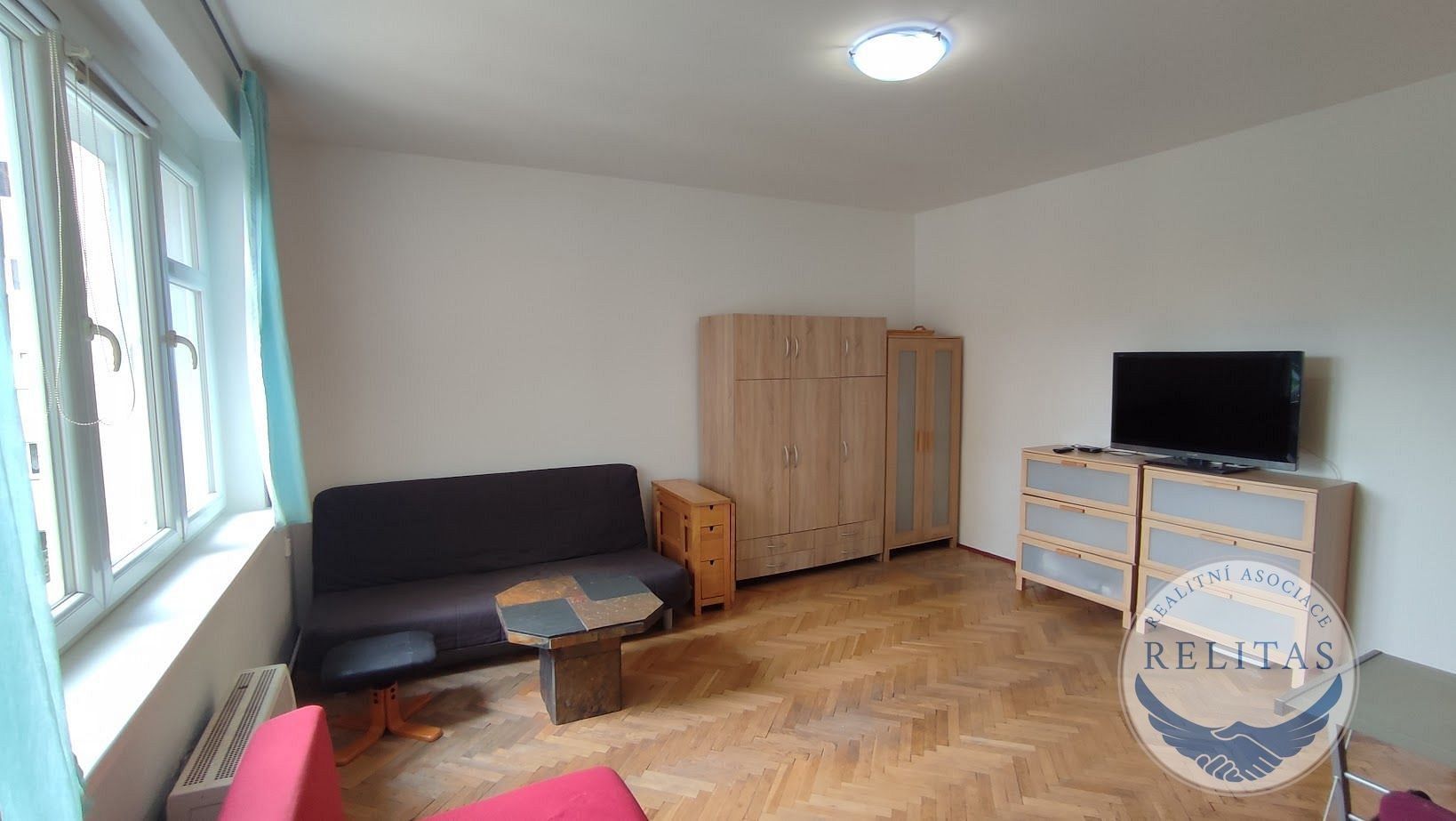 Pronájem byt 2+kk - U gymnázia, Praha, 51 m²