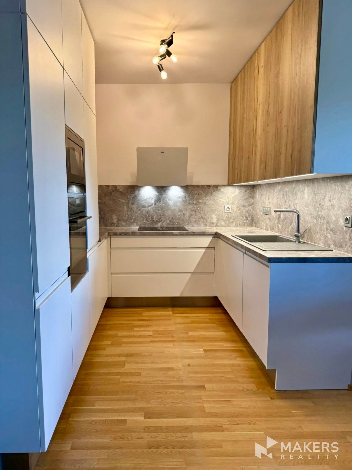 Pronájem byt 2+kk - Hadovitá, Praha, 50 m²