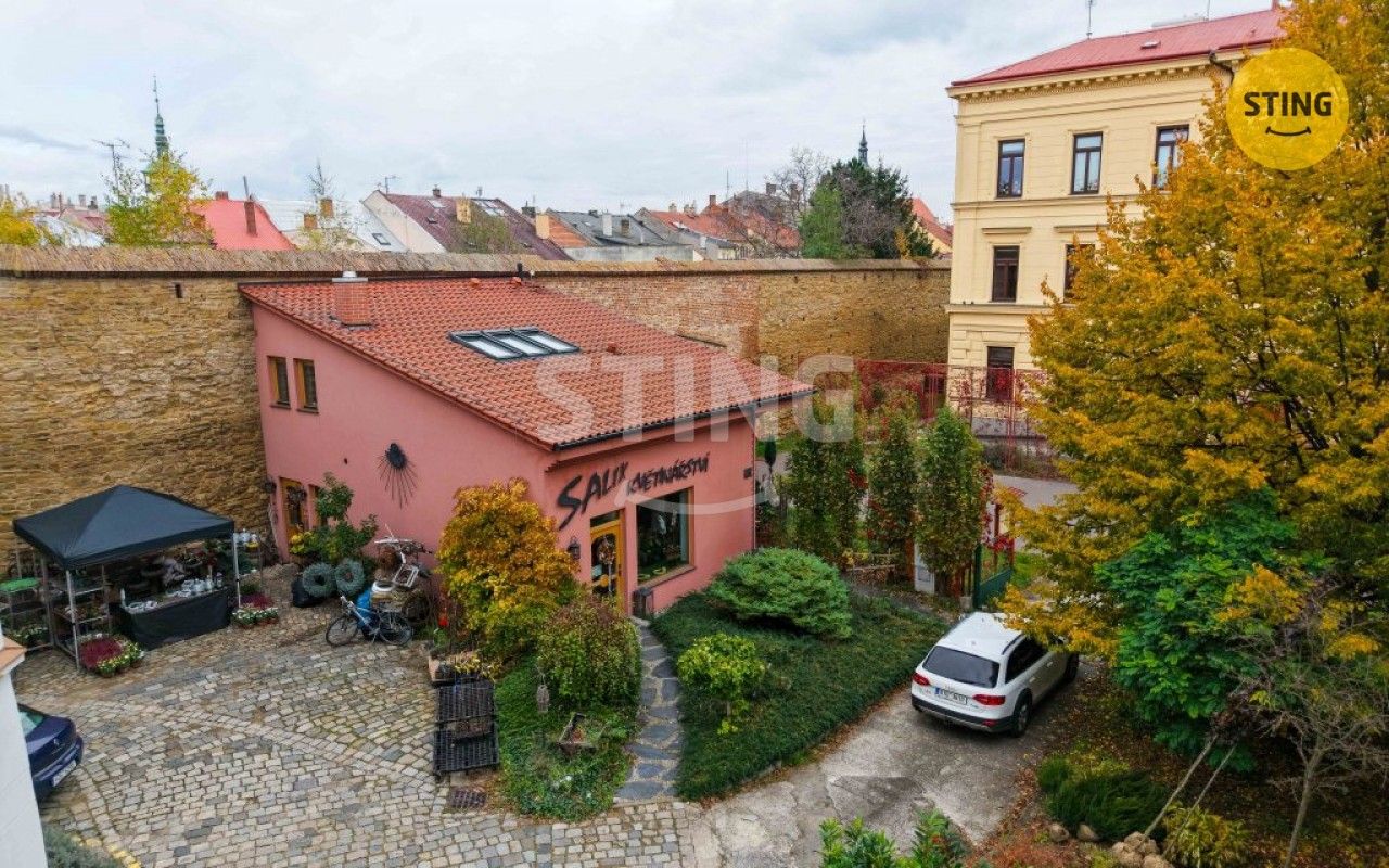 Obchodní prostory, 102 m²