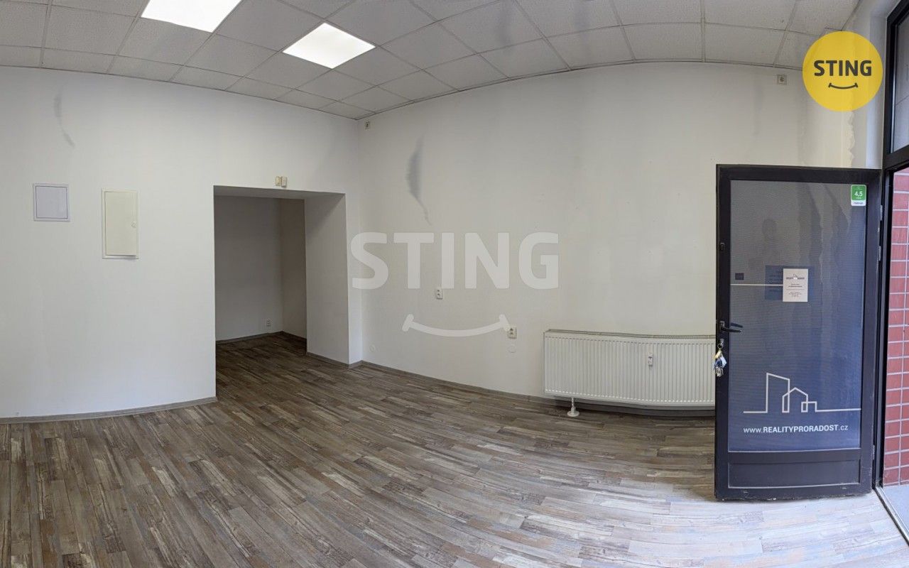 Obchodní prostory, nám. Míru, Třinec, 26 m² - 1