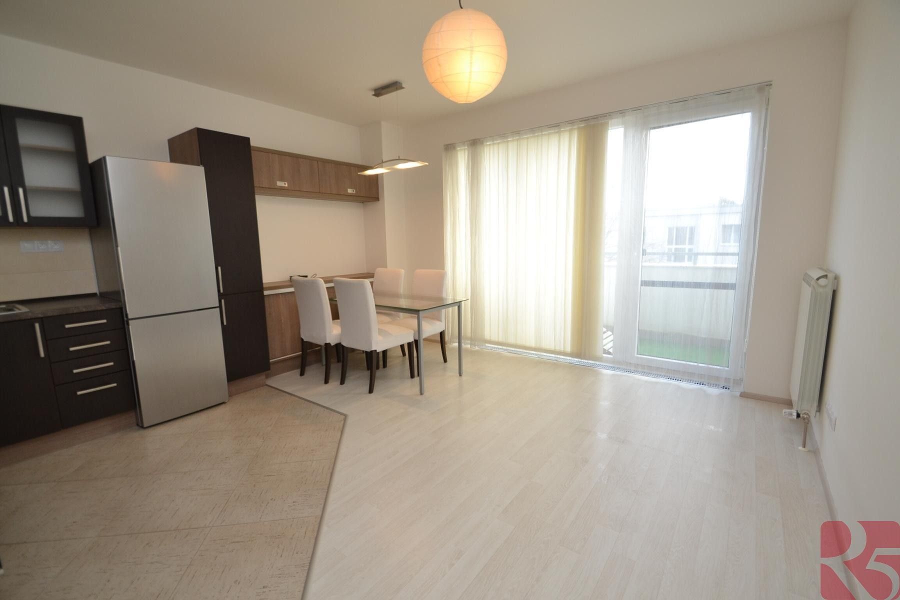 Pronájem byt 2+kk - Frýdecká, Praha, 54 m²