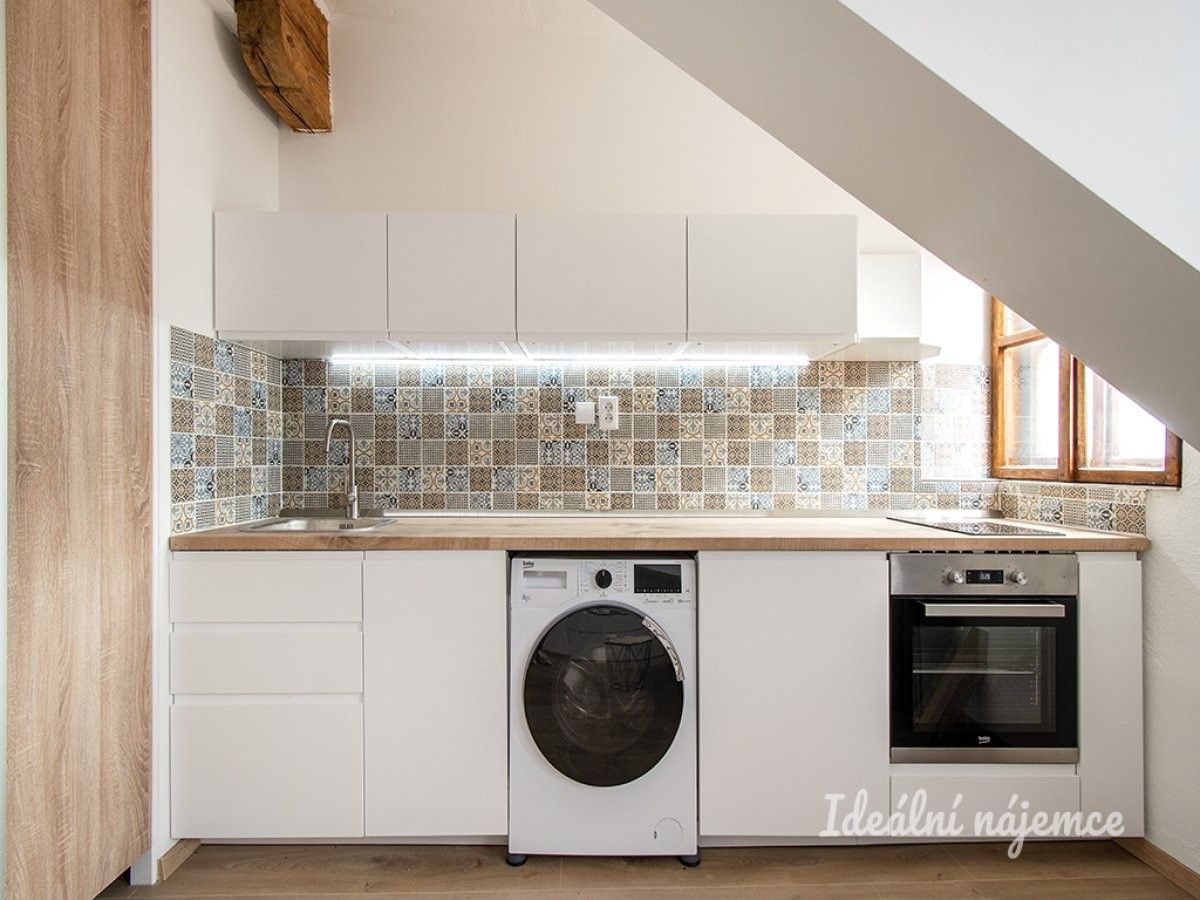 Pronájem byt 1+kk - Holečkova, Praha, 19 m²