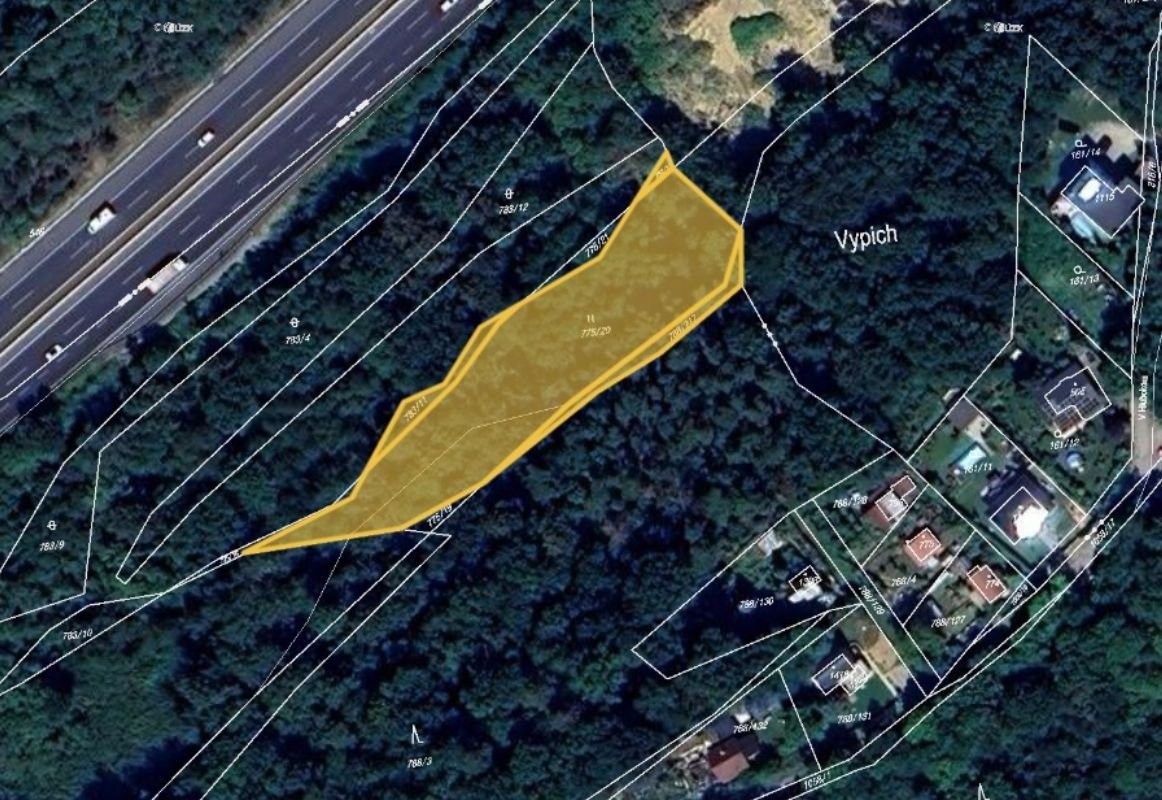 Louky, Nučice, 3 021 m²
