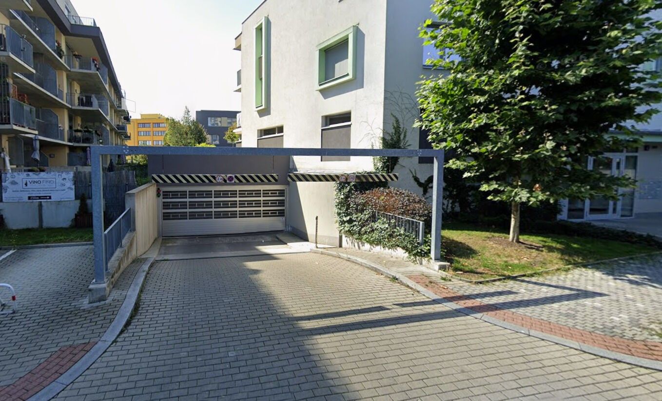 Garáž · 13 m² · Olgy Havlové  , Praha - 3